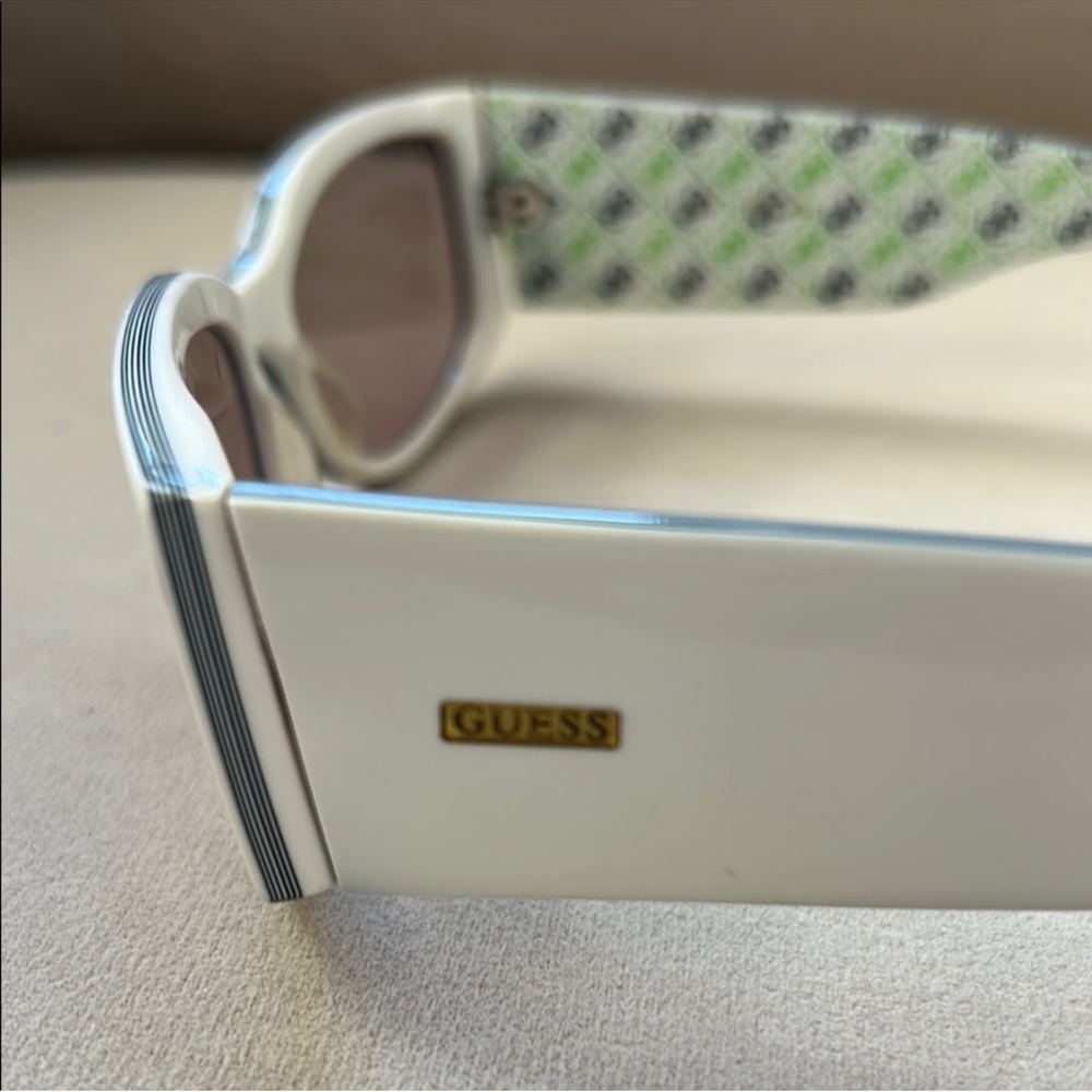 Guess Narrow Rectangle Sunglasses + Case White Sunglasses with Logo Print Sides